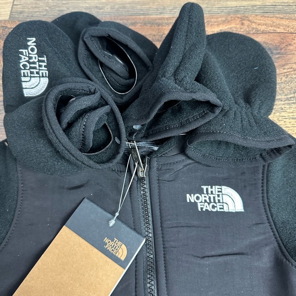 TNF Denali Baby Overall, Mittens & Booties - Picture 3 of 6